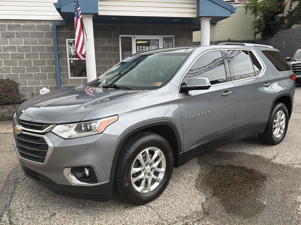 Used 2018 Chevrolet Traverse LT AWD/4WD image 1