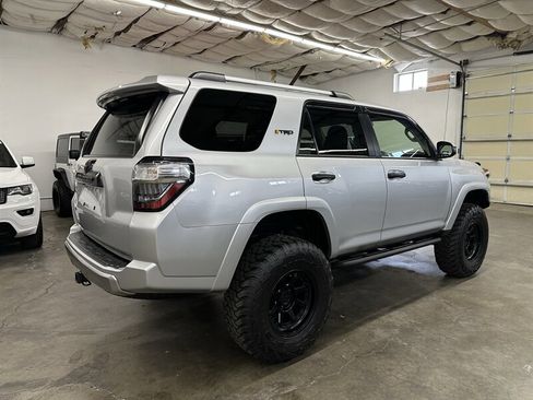 Used 2017 Toyota 4Runner TRD Off-Road AWD/4WD image 3