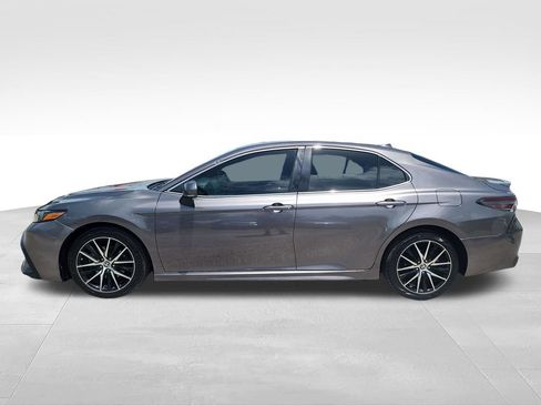 Used 2024 Toyota Camry SE FWD image 5