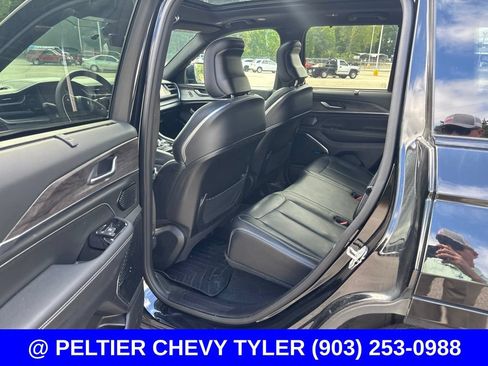 Used 2023 Jeep Grand Cherokee Overland w/ Luxury Tech Group IV AWD/4WD image 20