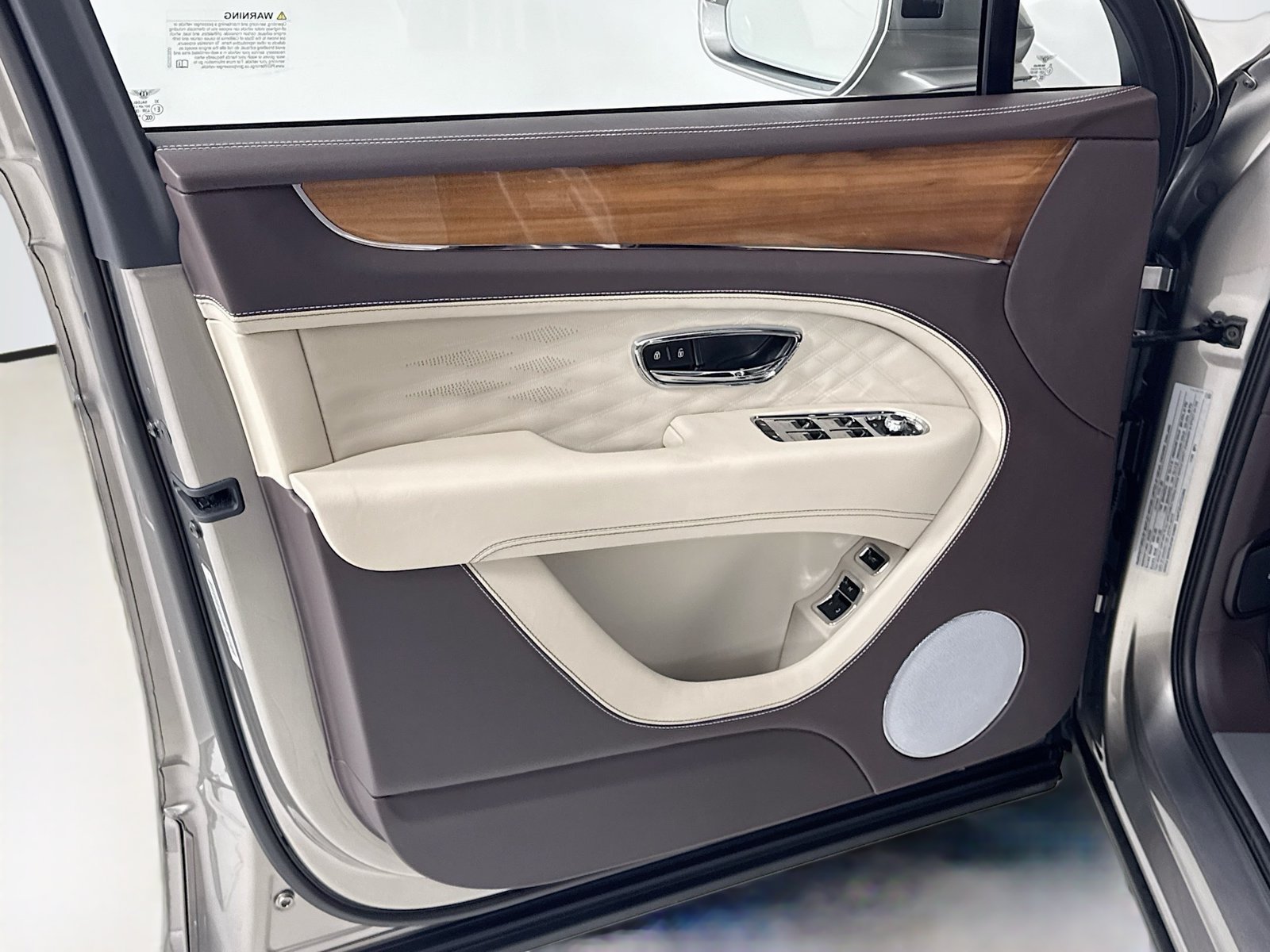 Used 2026 Bentley Bentayga Extended Wheelbase AWD/4WD image 15
