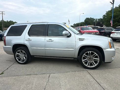 Used 2012 Cadillac Escalade Premium AWD/4WD image 4