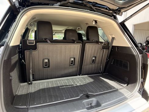 Used 2025 Nissan Pathfinder Platinum FWD image 24