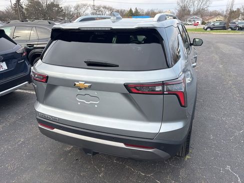 Used 2025 Chevrolet Equinox LT w/ Convenience Package II image 3