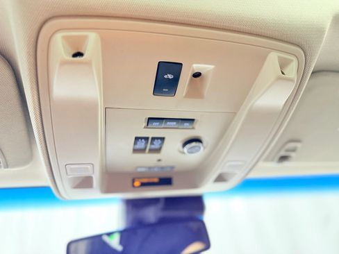 Used 2015 GMC Yukon Denali w/ Premium Package image 18