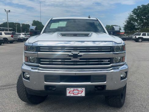 Used 2019 Chevrolet Silverado 2500 LTZ w/ Duramax Plus Package AWD/4WD image 10