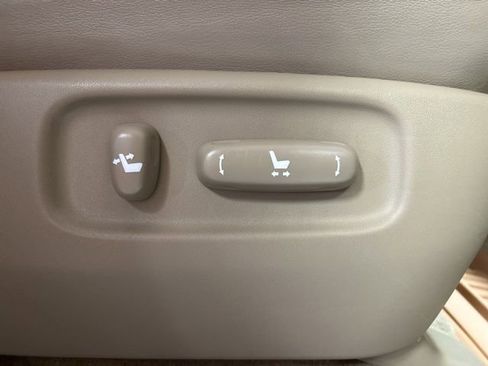 Used 2010 Toyota Land Cruiser AWD/4WD image 36