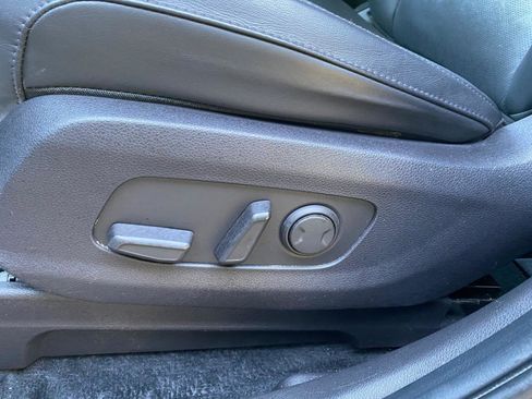 Used 2022 Kia Carnival LX FWD image 33