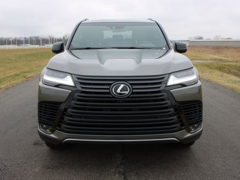 Used 2023 Lexus LX 600 4WD w/ Luxury Package image 2