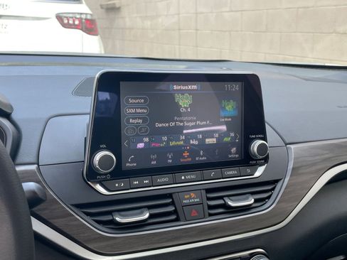 Used 2025 Nissan Altima 2.5 SV image 21