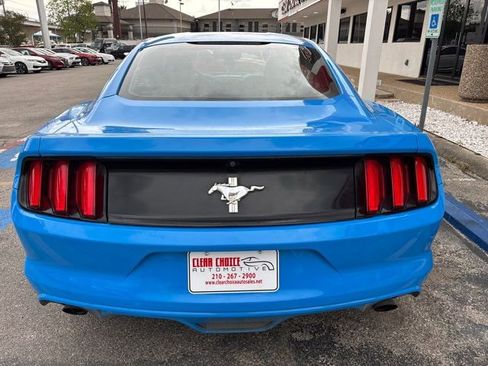 Used 2017 Ford Mustang Coupe image 4
