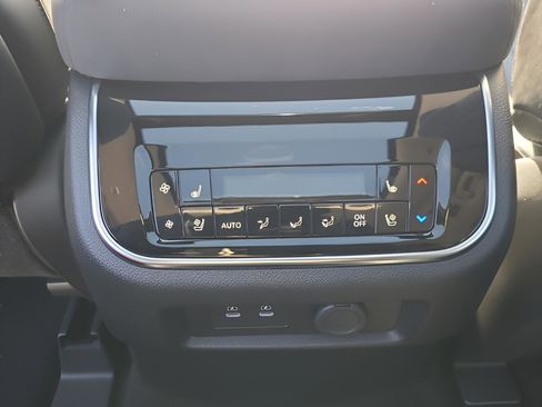 New 2026 INFINITI QX80 Luxe image 13