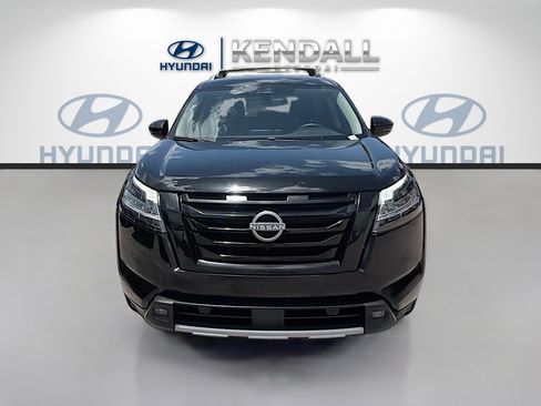 Used 2024 Nissan Pathfinder SL w/ Black Appearance Package FWD image 2