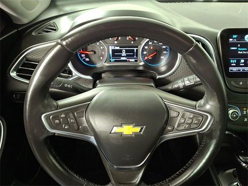 Used 2017 Chevrolet Malibu LT image 18