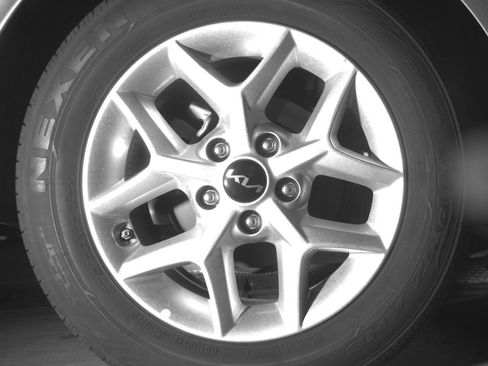 Used 2025 Kia Soul LX w/ LX Technology Package FWD image 22