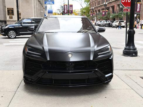 Used 2021 Lamborghini Urus image 2