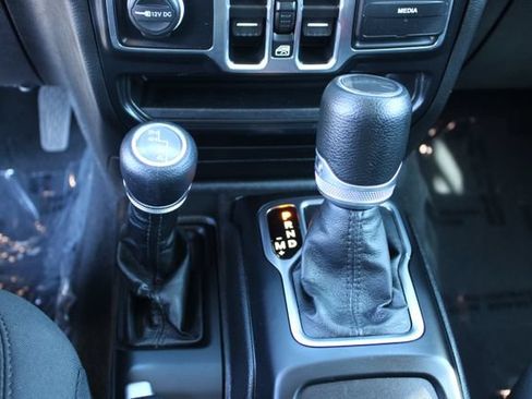 Used 2023 Jeep Gladiator Sport AWD/4WD image 22