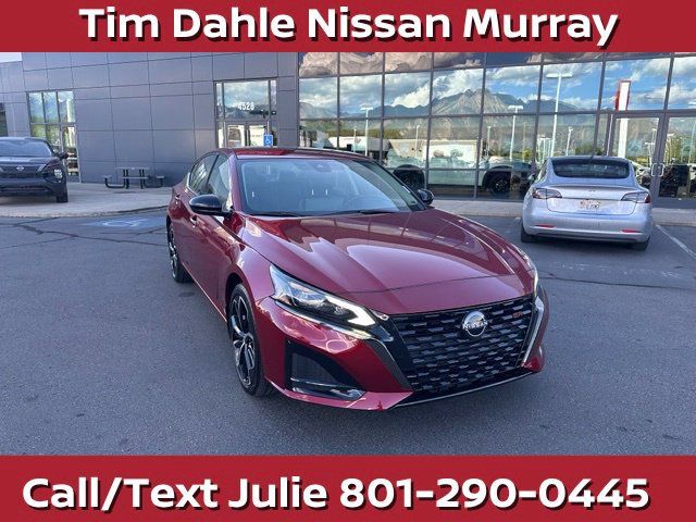 Used 2023 Nissan Altima 2.5 SR w/ SR Premium Package AWD/4WD image 3