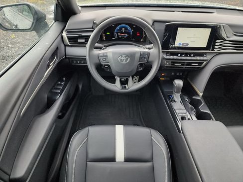 Used 2025 Toyota Camry SE FWD image 18