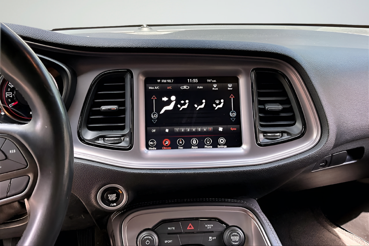 Used 2023 Dodge Challenger SXT RWD image 9