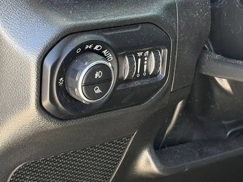 Used 2022 Jeep Gladiator Overland AWD/4WD image 6