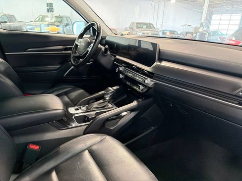 Used 2025 Kia Telluride S AWD/4WD image 6