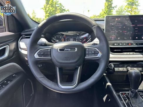 Used 2023 Jeep Compass Latitude w/ Sun and Sound Group AWD/4WD image 13