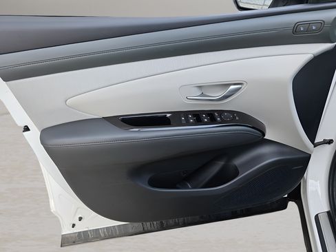 Used 2025 Hyundai Tucson Limited FWD image 17