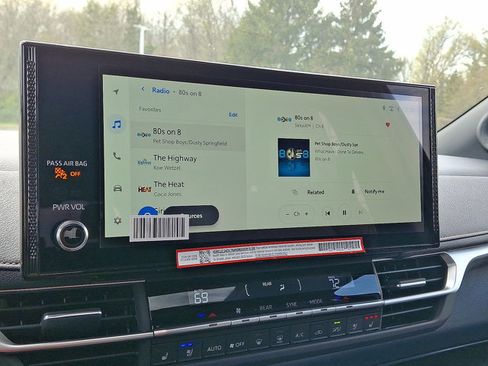 Used 2025 Toyota Sienna Platinum image 15