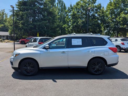 Used 2019 Nissan Pathfinder SV FWD image 2
