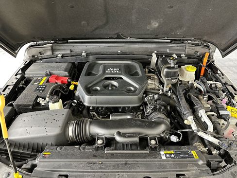 Used 2022 Jeep Wrangler Sahara w/ Cold Weather Group image 33