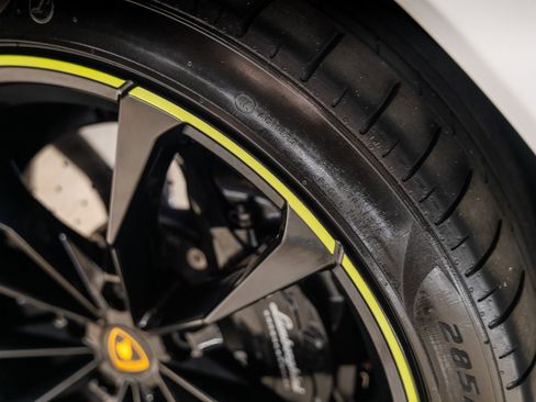 Used 2022 Lamborghini Urus image 25