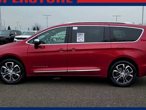 New 2026 Chrysler Pacifica Pinnacle w/ Trailer Tow Group AWD/4WD image 5