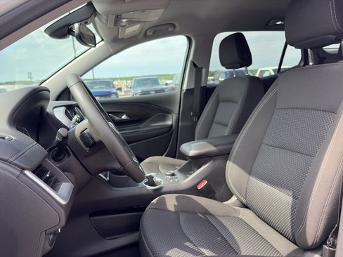 Used 2024 GMC Terrain SLE w/ Driver Convenience Package FWD image 11
