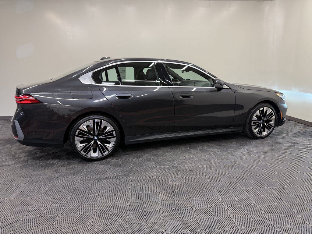 Used 2024 BMW 540i xDrive AWD/4WD image 16