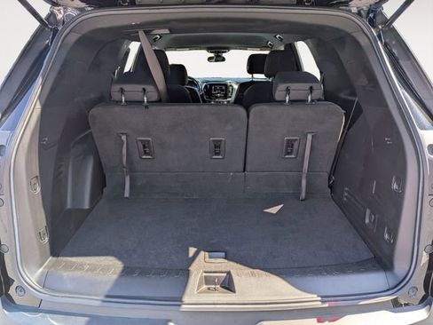 Used 2022 Chevrolet Traverse LT FWD image 27