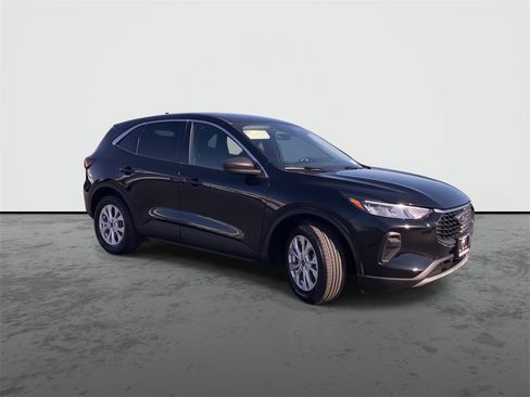 Used 2023 Ford Escape Active image 2