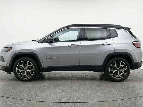 Used 2025 Jeep Compass Limited image 5