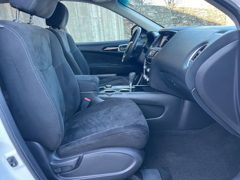 Used 2014 Nissan Pathfinder SV image 24