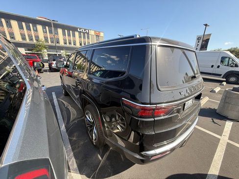 Used 2022 Jeep Wagoneer Series III w/ Premium Group I RWD image 4