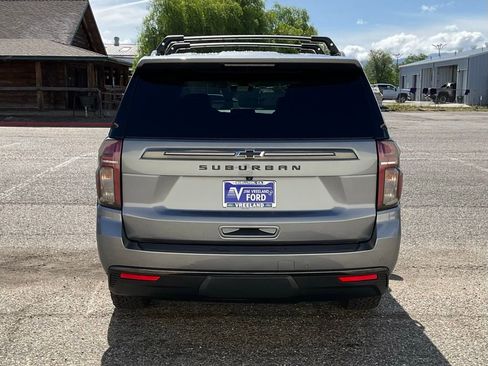 Used 2021 Chevrolet Suburban Z71 w/ Luxury Package AWD/4WD image 5