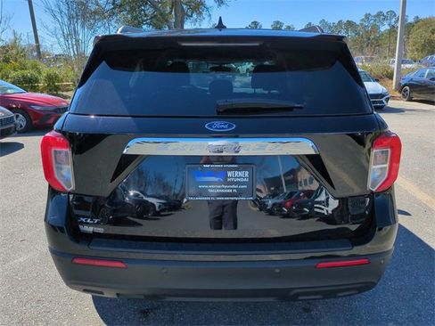 Used 2024 Ford Explorer XLT image 6