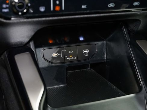 Certified 2025 Kia Sorento LX image 18