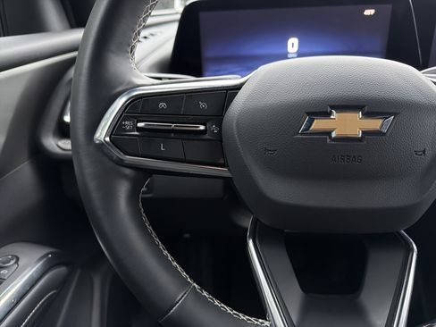 Used 2025 Chevrolet Traverse LT image 19