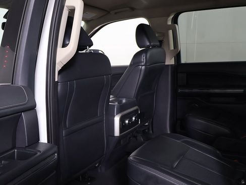 Used 2023 Ford Expedition XLT image 30