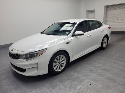 Used 2017 Kia Optima EX image 2