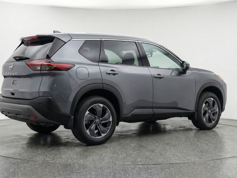 Used 2025 Nissan Rogue SV image 9