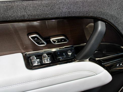 Used 2024 Land Rover Range Rover Sport SE image 7