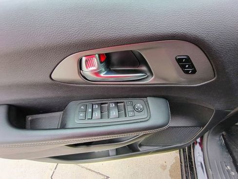 Used 2025 Chrysler Pacifica Select FWD image 21