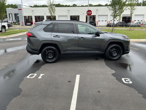 Used 2021 Toyota RAV4 LE FWD image 14